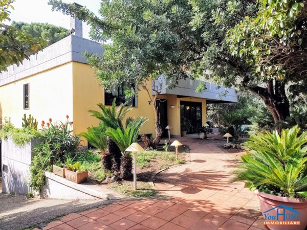 casa indipendente in vendita a Bari in zona Carbonara