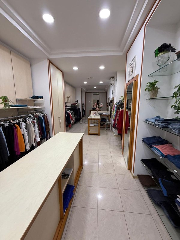 locale commerciale in vendita a Bari in zona Murat