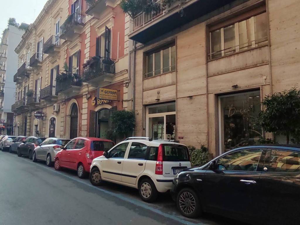 negozio in vendita a Bari in zona Murat