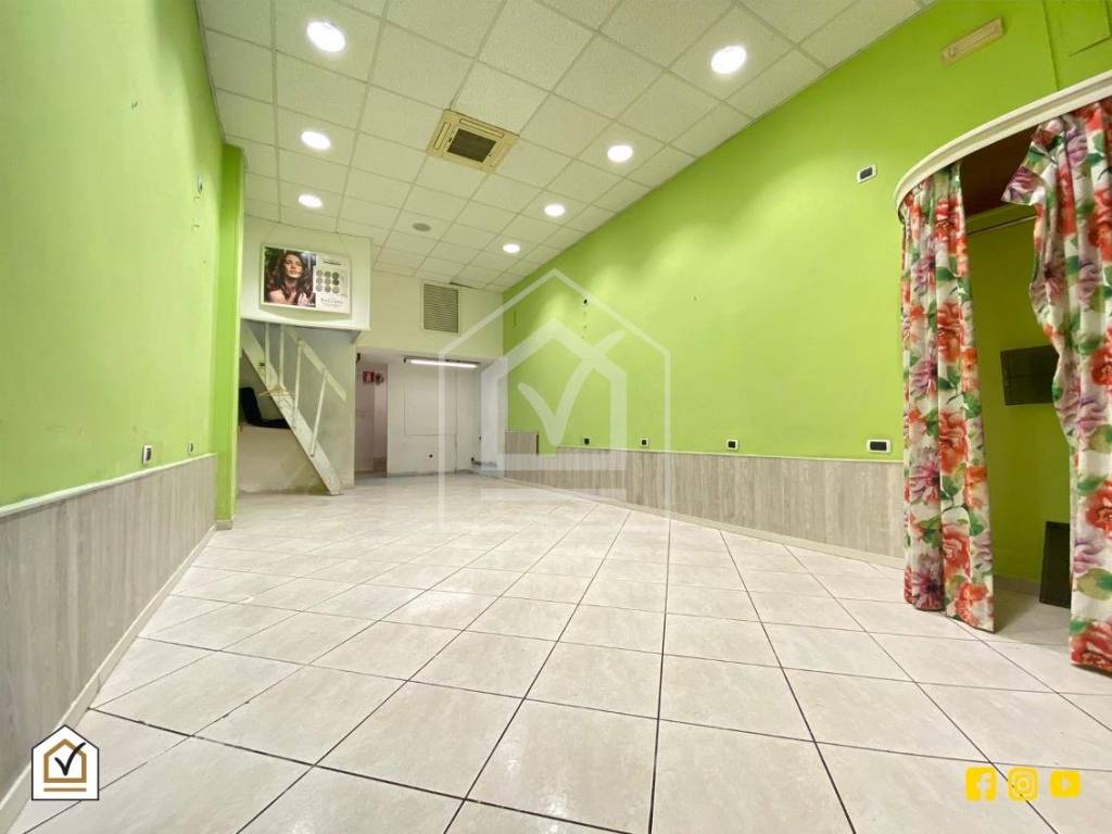 negozio in vendita a Bari in zona Poggiofranco