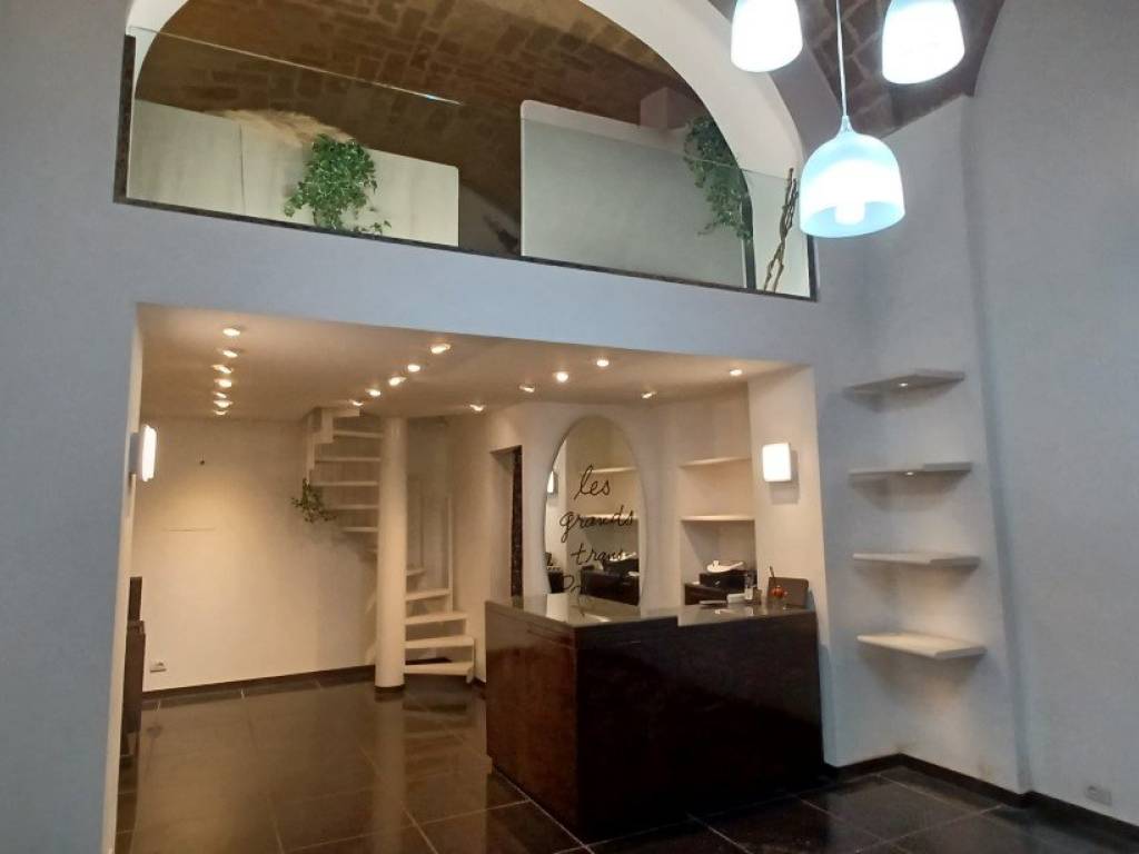 negozio in vendita a Bari in zona Murat