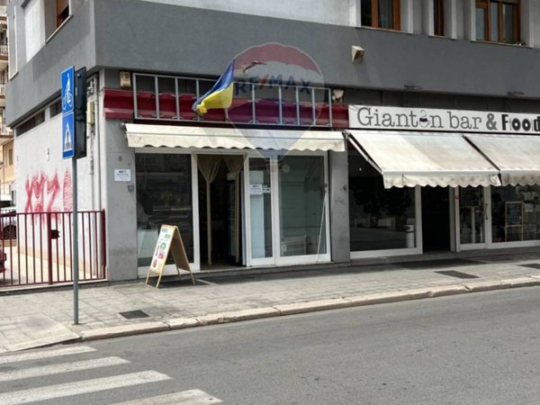 negozio in vendita a Bari in zona Carrassi