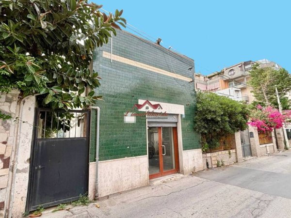 negozio in vendita a Bari in zona San Girolamo