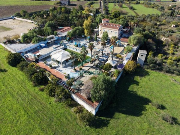 negozio in vendita a Bari in zona Carrassi