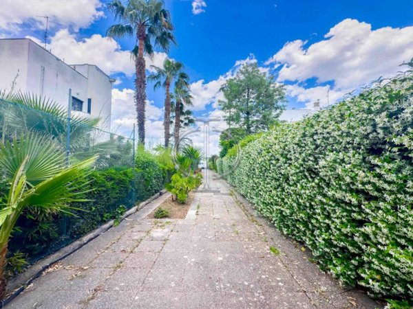 casa indipendente in vendita a Bari in zona Picone