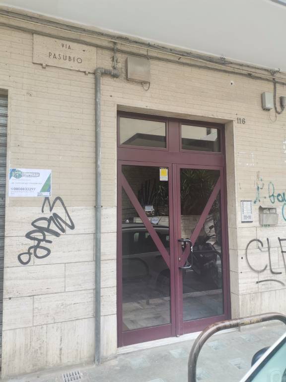 locale di sgombero in vendita a Bari in zona Carrassi