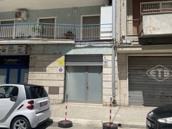 negozio in vendita a Bari in zona Libertà