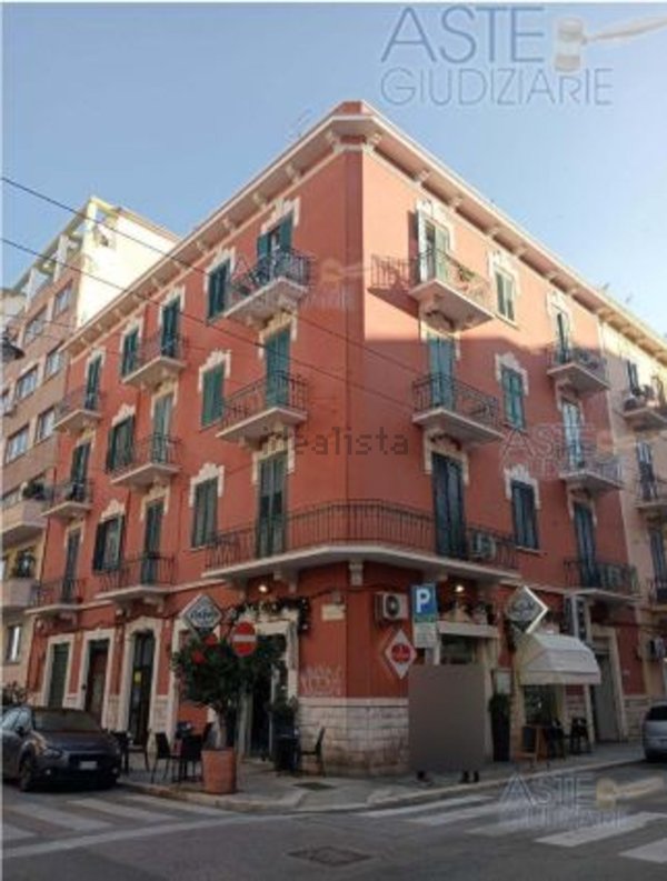 locale commerciale in vendita a Bari
