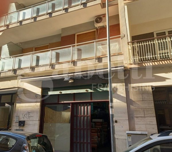 locale commerciale in vendita a Bari in zona Picone