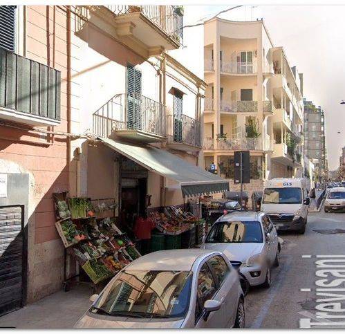 negozio in vendita a Bari in zona Libertà