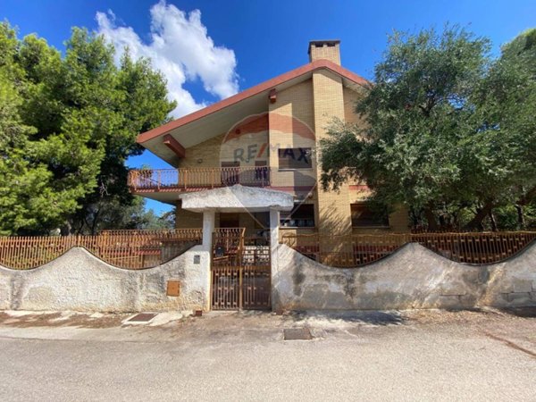 casa indipendente in vendita a Bari in zona Poggiofranco