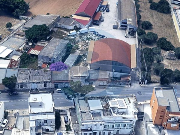 capannone in vendita a Bari in zona Stanic