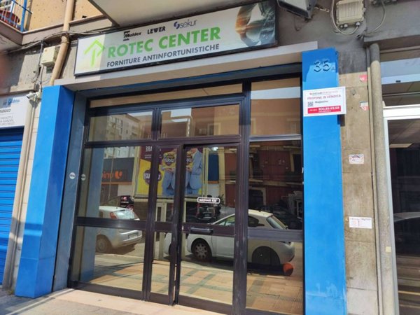 locale commerciale in vendita a Bari in zona Libertà