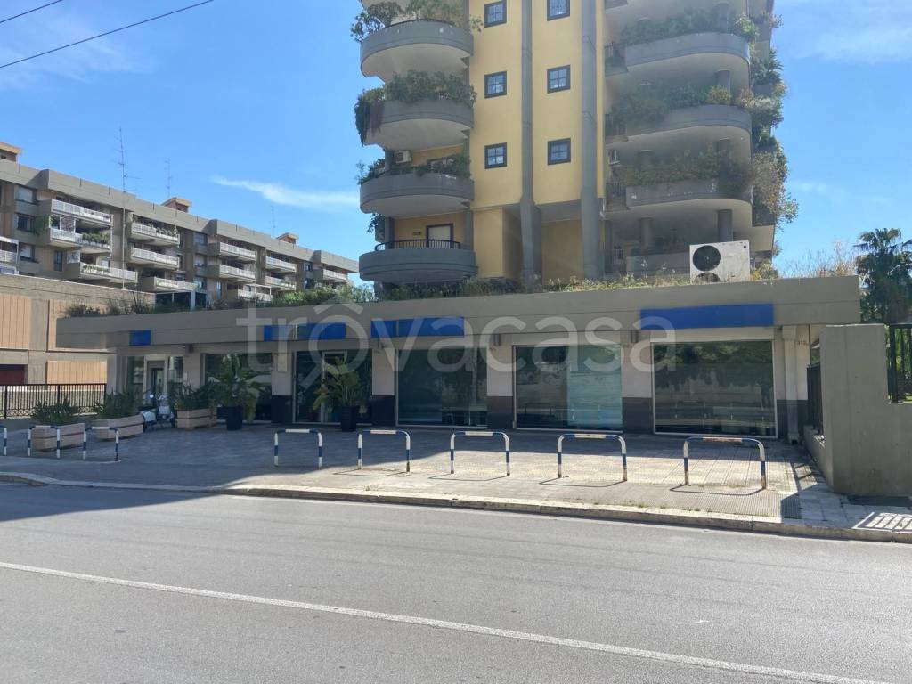 negozio in vendita a Bari in zona Poggiofranco