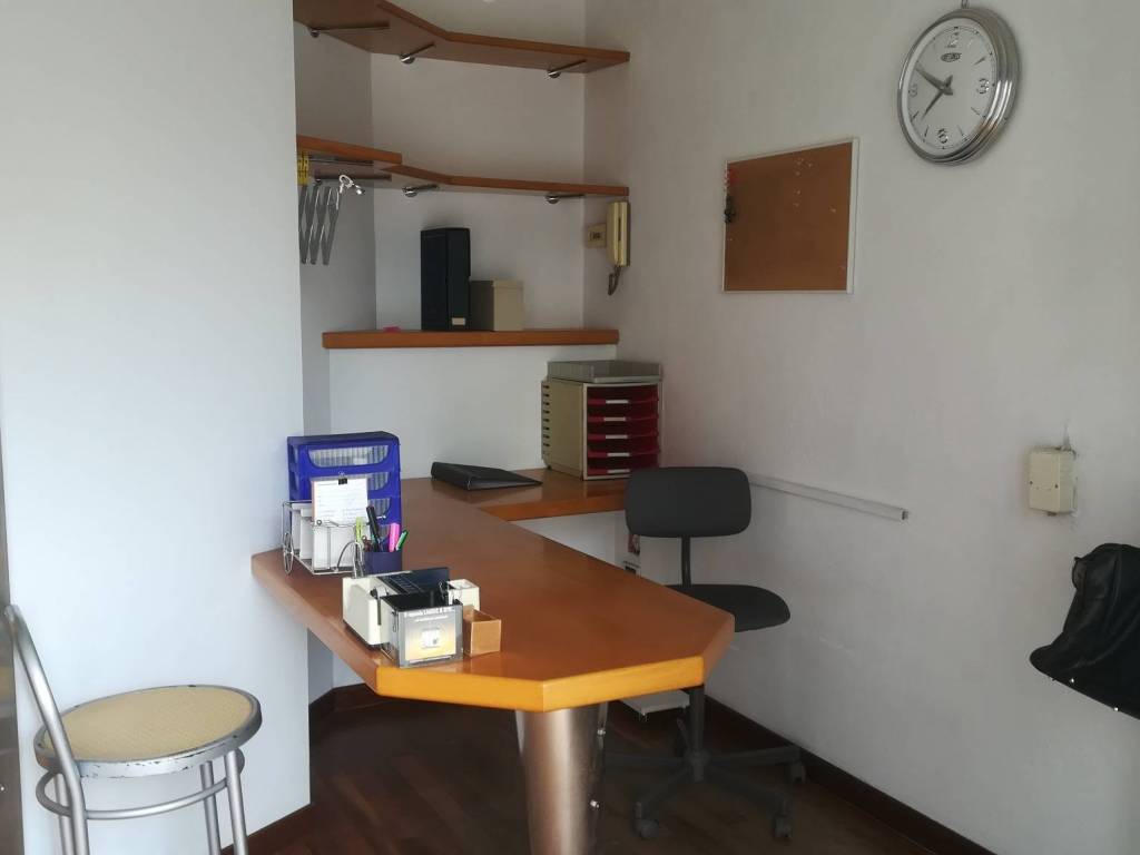 negozio in vendita a Bari in zona Poggiofranco