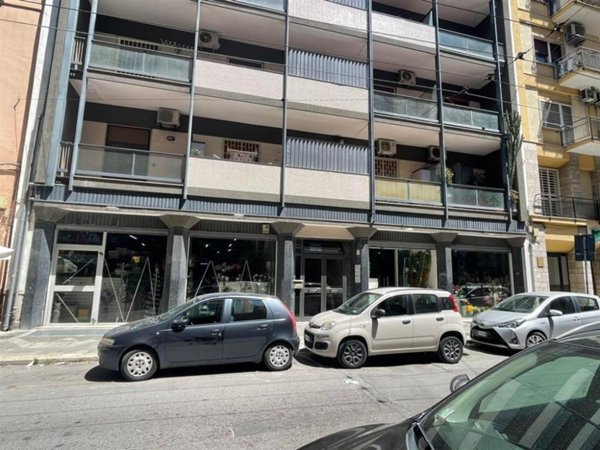 locale commerciale in vendita a Bari in zona Libertà