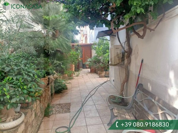 negozio in vendita a Bari in zona Poggiofranco