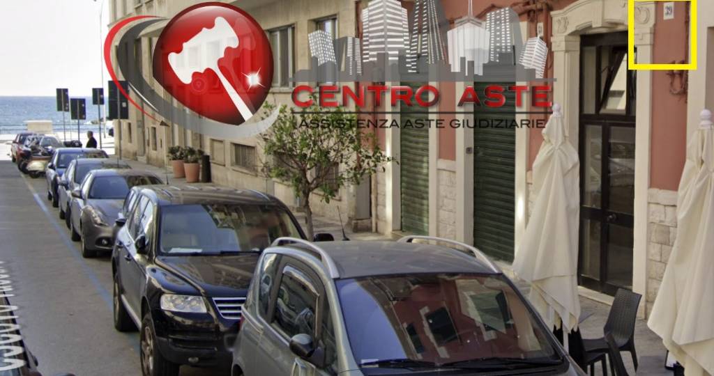 negozio in vendita a Bari in zona Madonnella