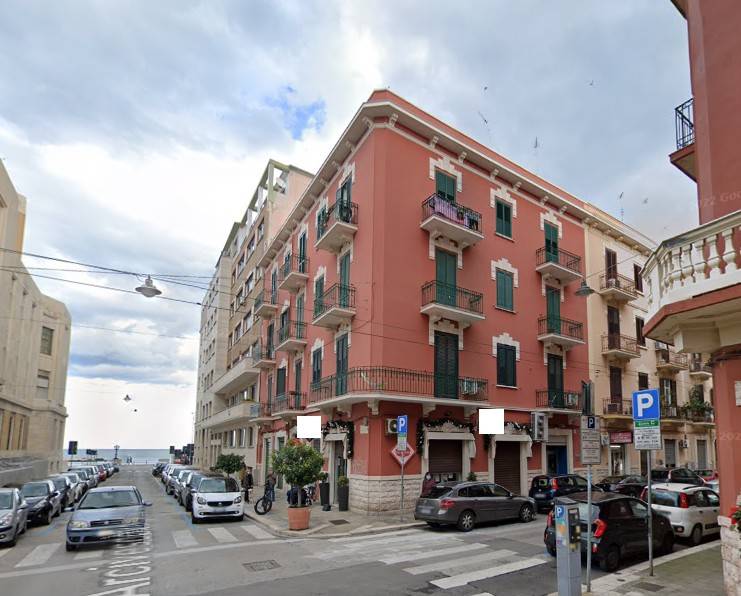 negozio in vendita a Bari in zona Murat