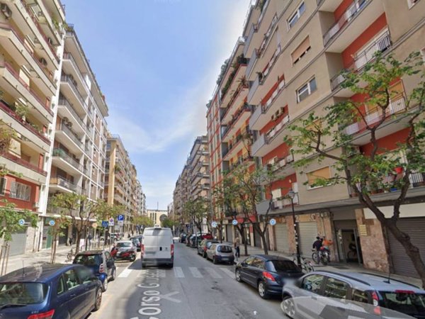 negozio in vendita a Bari in zona Libertà