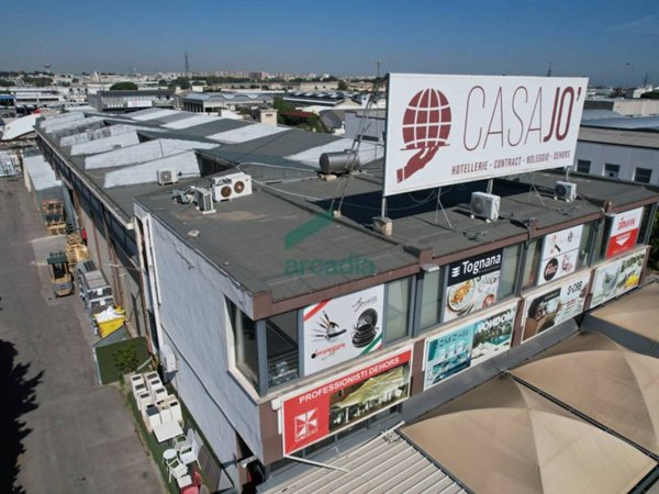 locale commerciale in vendita a Bari in zona Stanic