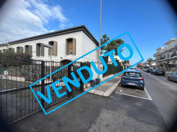 casa indipendente in vendita a Bari in zona Torre a Mare