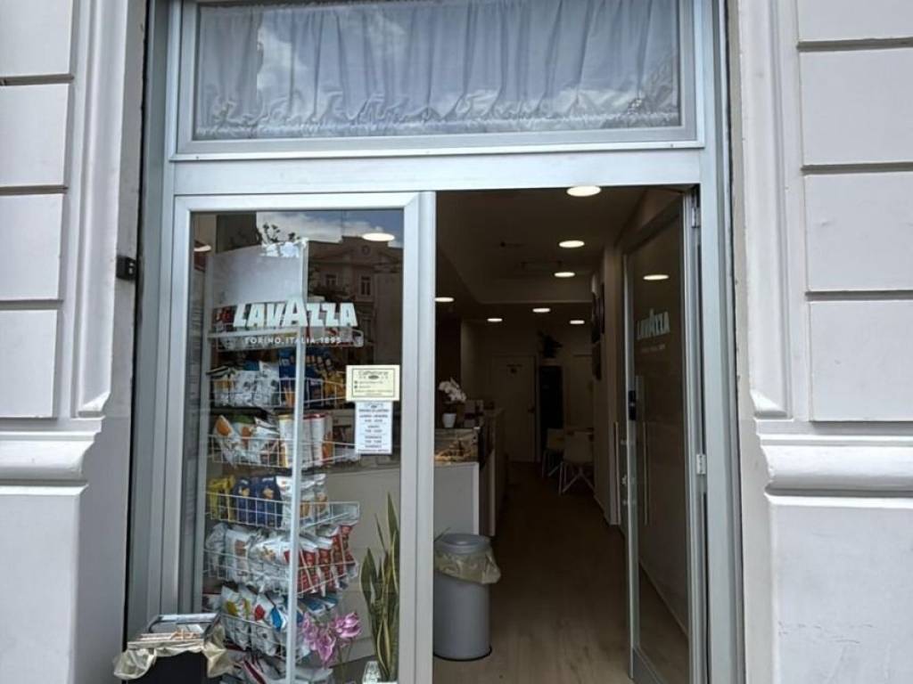negozio in vendita a Bari in zona Murat
