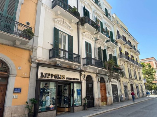 negozio in vendita a Bari in zona Murat