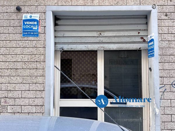 negozio in vendita a Bari in zona Carrassi