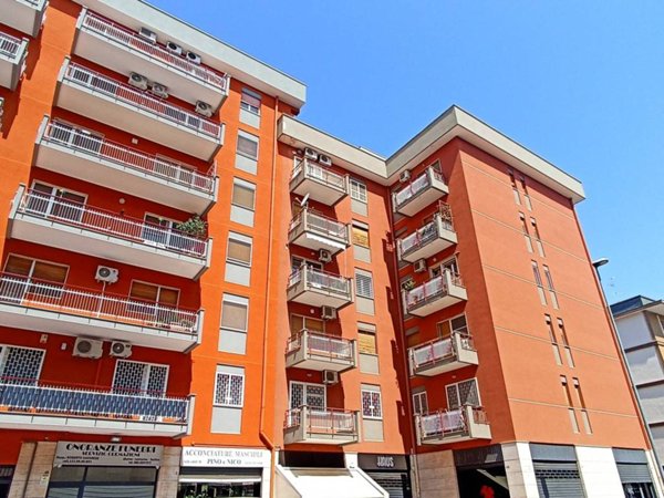 negozio in vendita a Bari in zona Poggiofranco