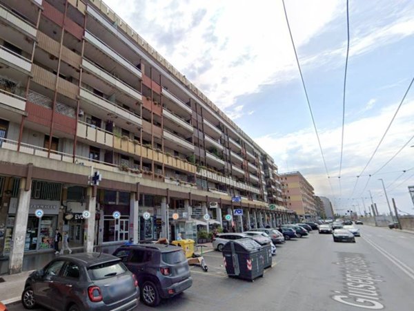 negozio in vendita a Bari in zona Palese/Macchie