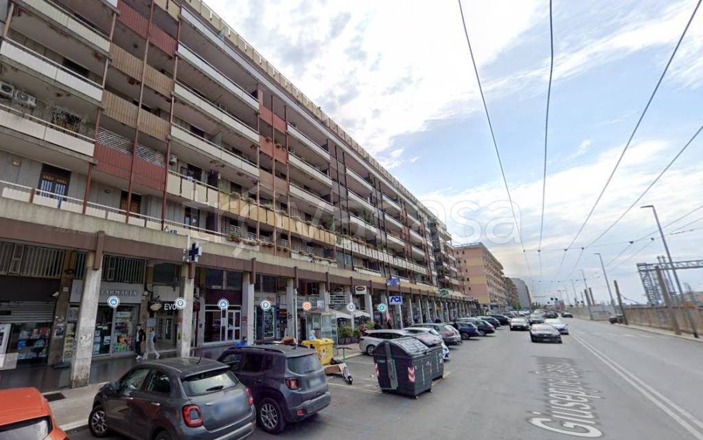 negozio in vendita a Bari in zona Palese/Macchie
