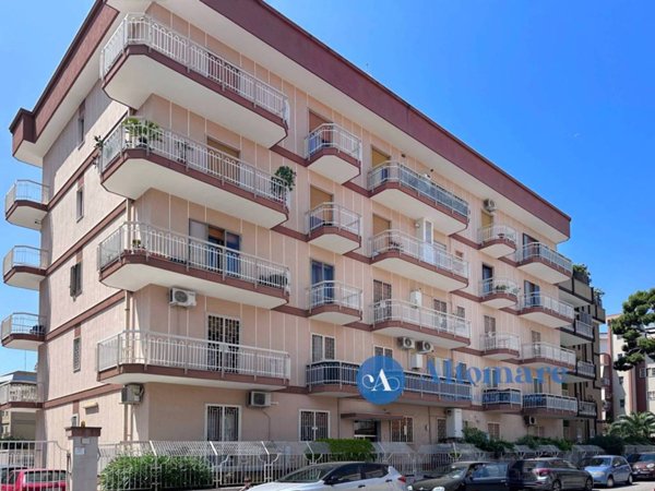locale commerciale in vendita a Bari in zona Poggiofranco