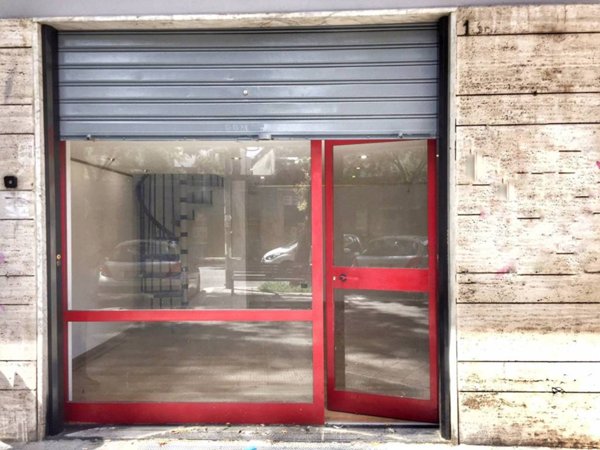 negozio in vendita a Bari in zona Carrassi