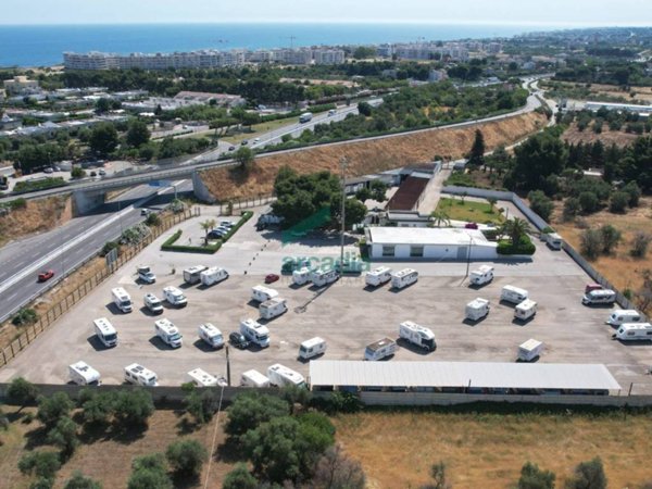 negozio in vendita a Bari in zona Torre a Mare