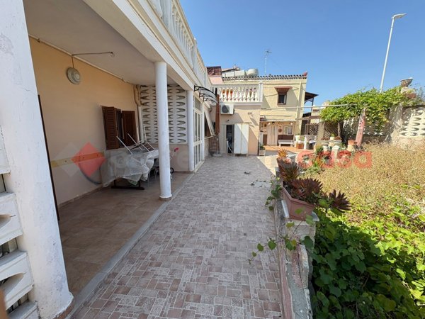 casa indipendente in vendita a Bari in zona Fesca