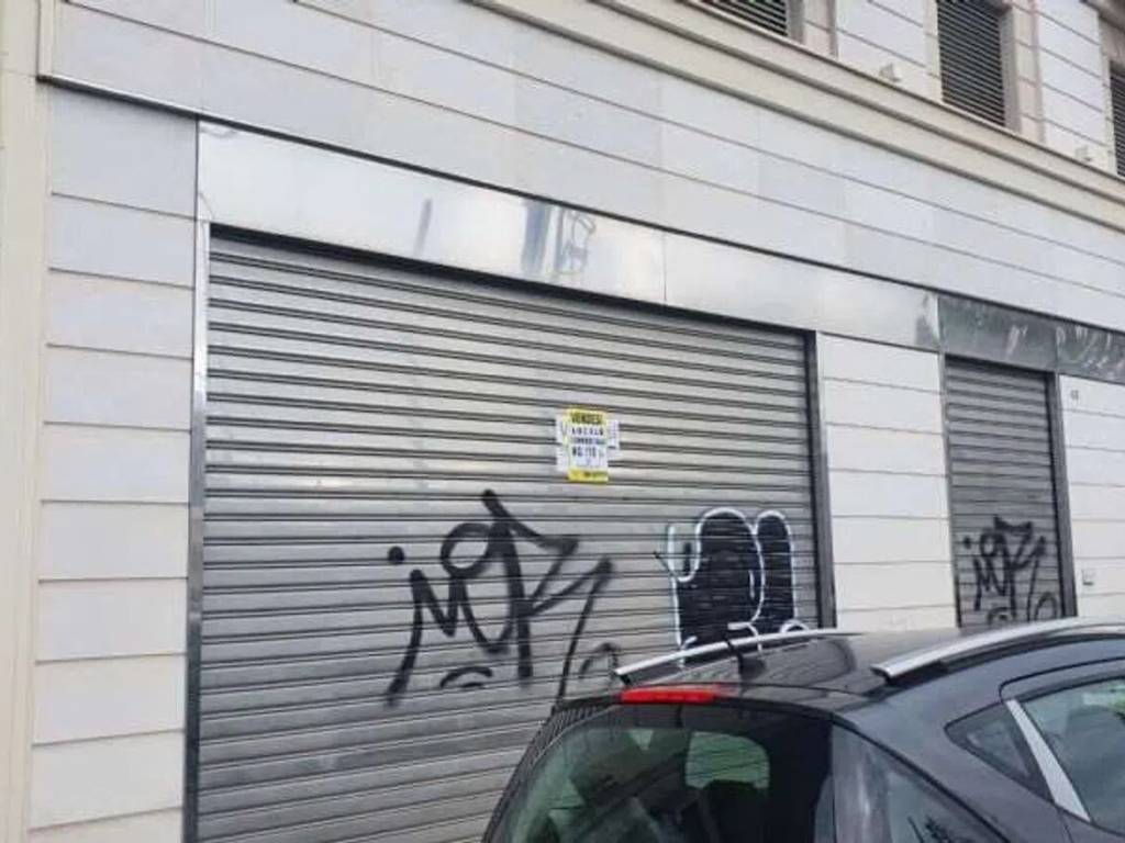 negozio in vendita a Bari in zona Carrassi