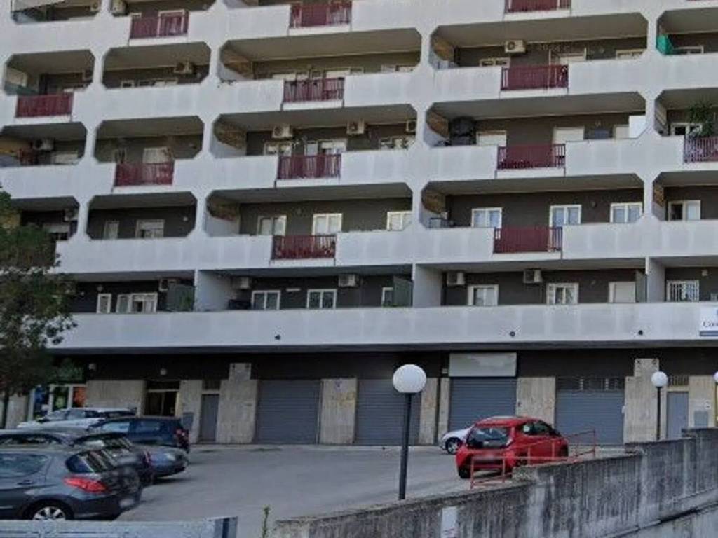 negozio in vendita a Bari in zona Poggiofranco