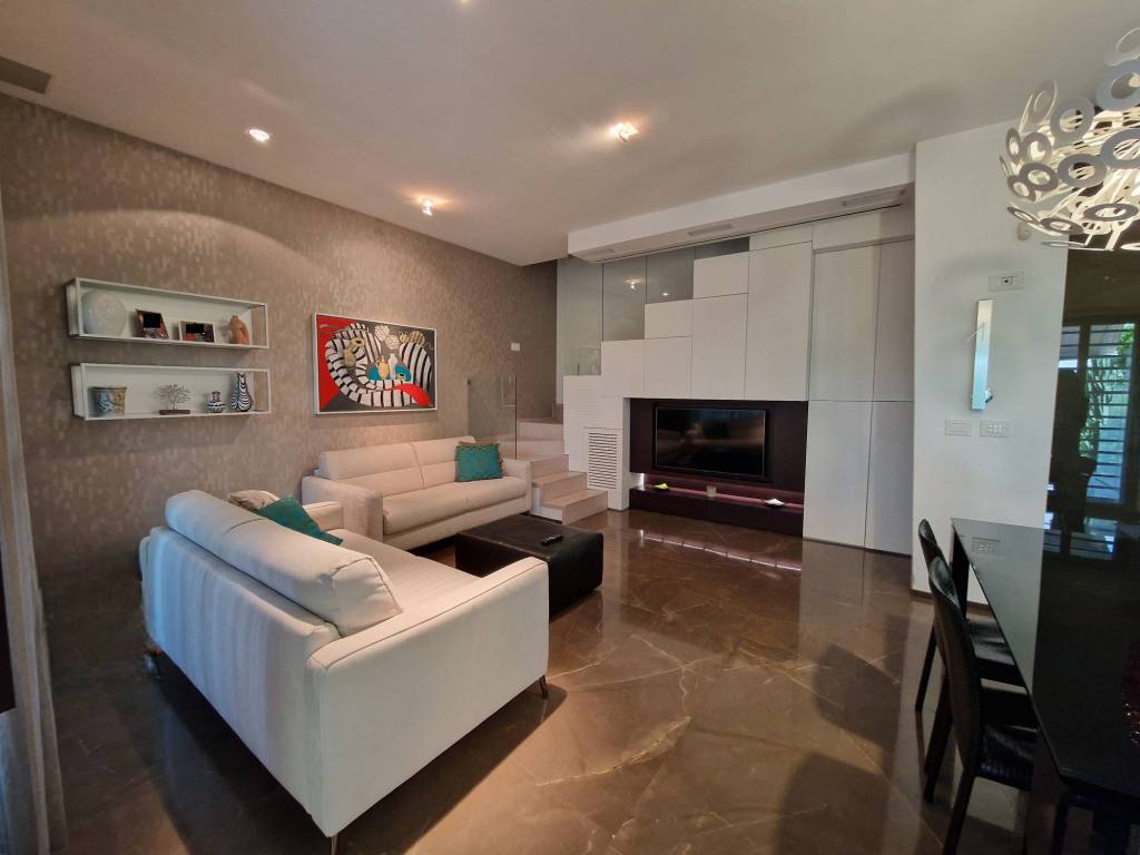 casa indipendente in vendita a Bari in zona Picone