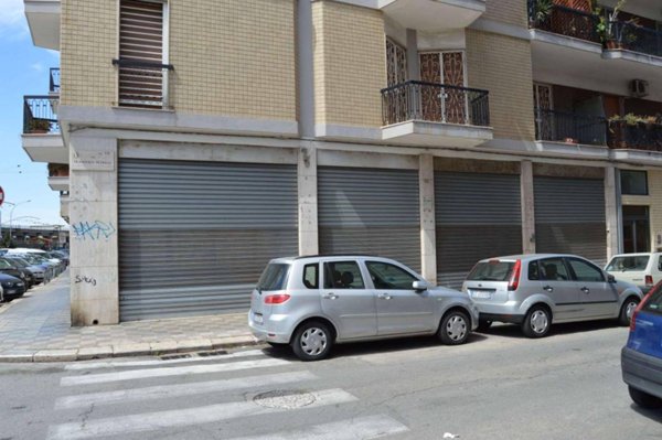 negozio in vendita a Bari in zona Libertà