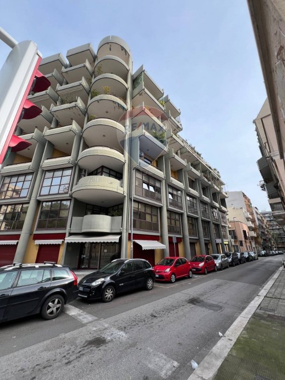 ufficio in vendita a Bari in zona Carrassi