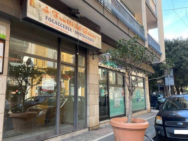 negozio in vendita a Bari in zona Libertà