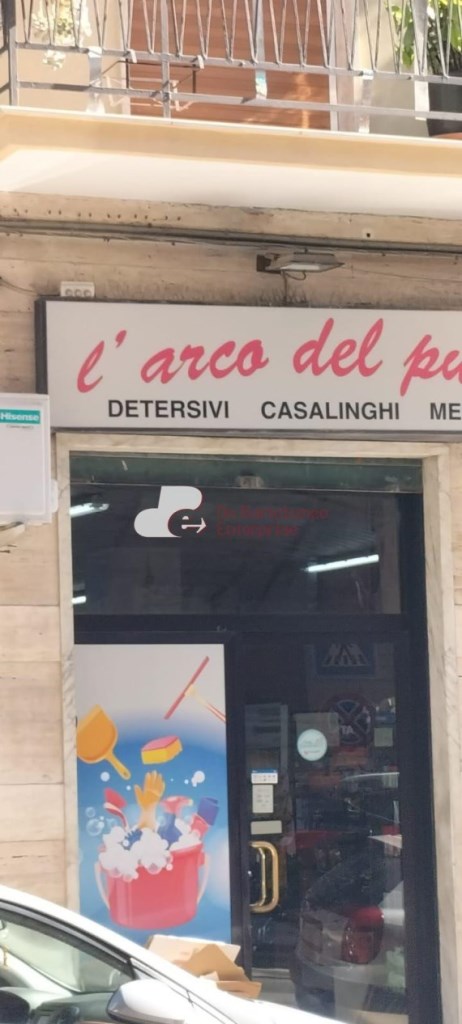 negozio in vendita a Bari in zona Libertà