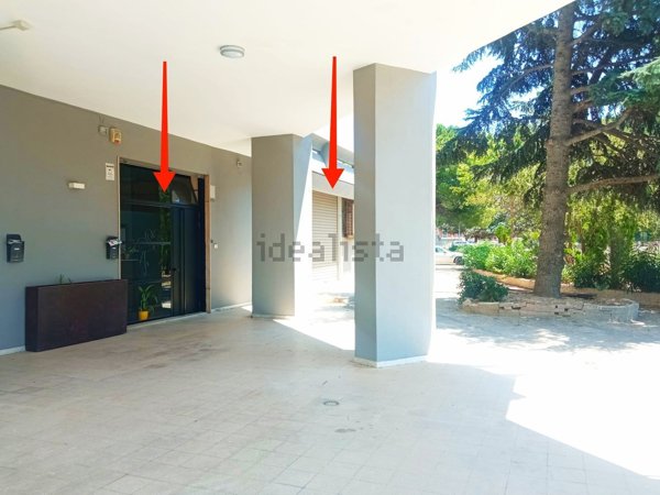 locale commerciale in vendita a Bari in zona Poggiofranco