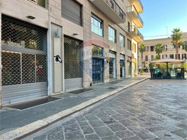 negozio in vendita a Bari in zona Murat