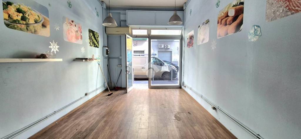 negozio in vendita a Bari in zona Poggiofranco