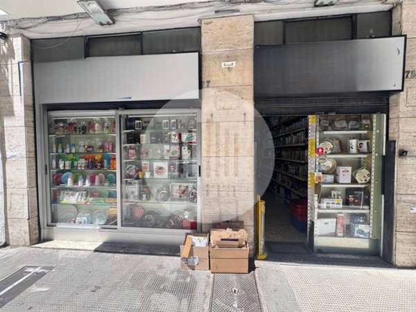 negozio in vendita a Bari in zona Murat