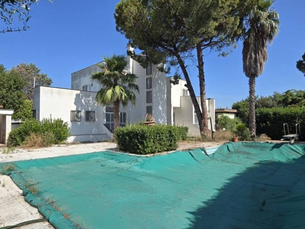 casa indipendente in vendita a Bari in zona Poggiofranco