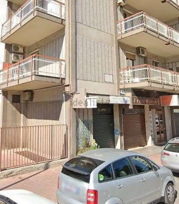 locale commerciale in vendita a Bari in zona Picone