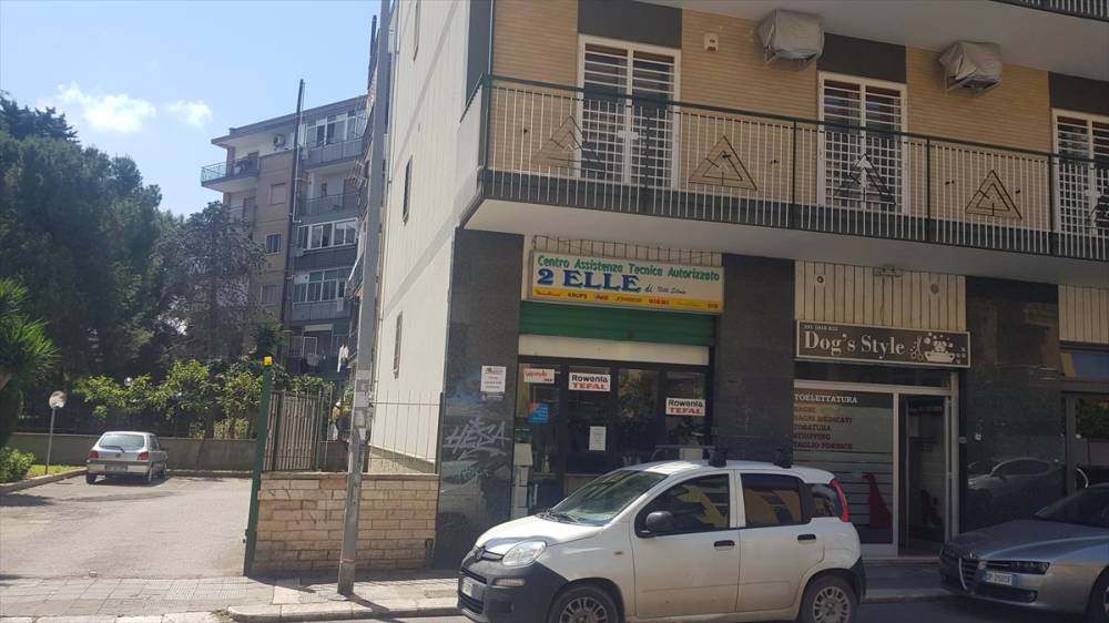 locale commerciale in vendita a Bari in zona Poggiofranco